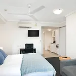 \'Seaside Azul\' A Central Studio With Rooftop Pool