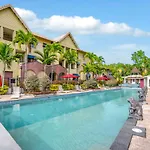 Linaria Lakes - Resort Style Living