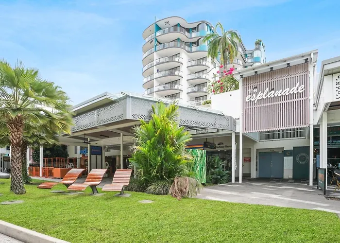 Tropical Tides At Cairns Esplanade