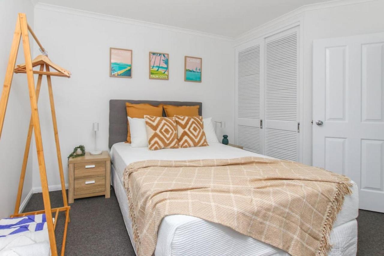 Apartment Inner One Bedroom With Pool View 22 Cairns
