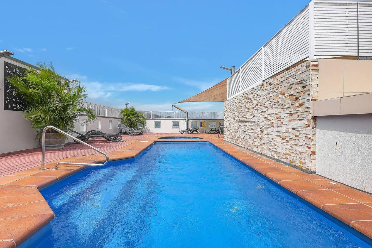 Apartment 'seaside Azul' A With Rooftop Pool Cairns