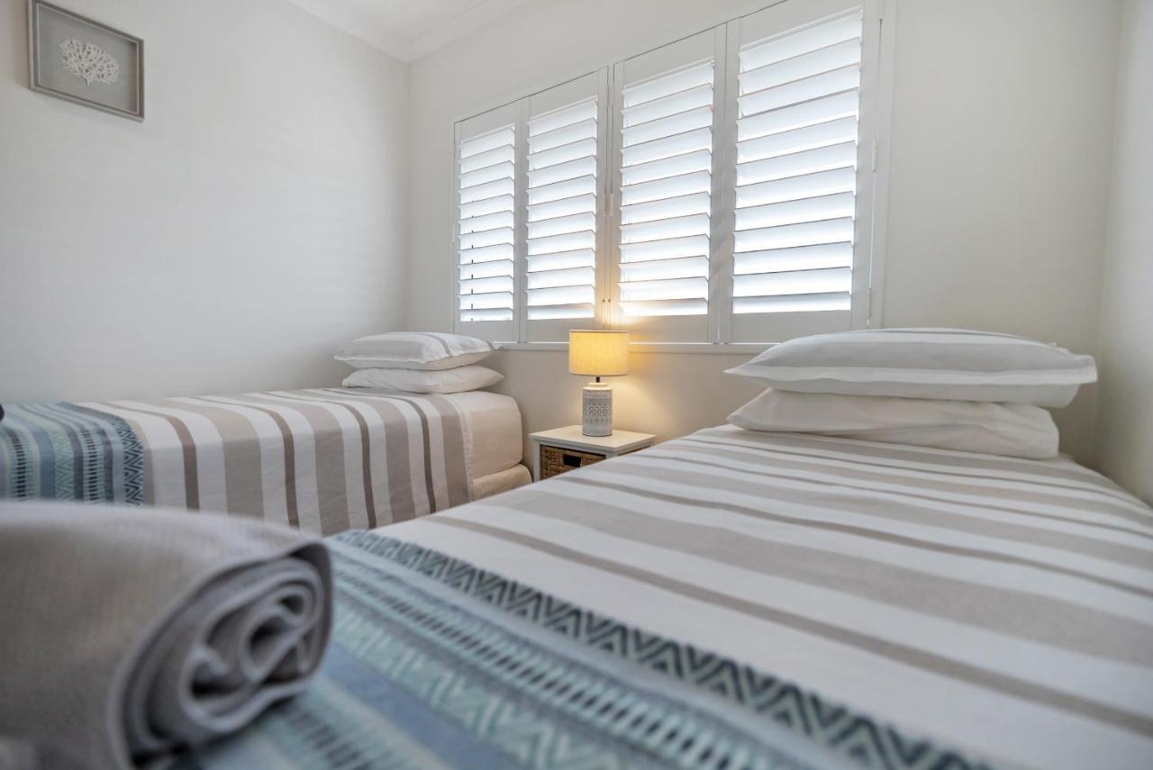 Waterfront - 5 Minutes From Airport Apartment *
