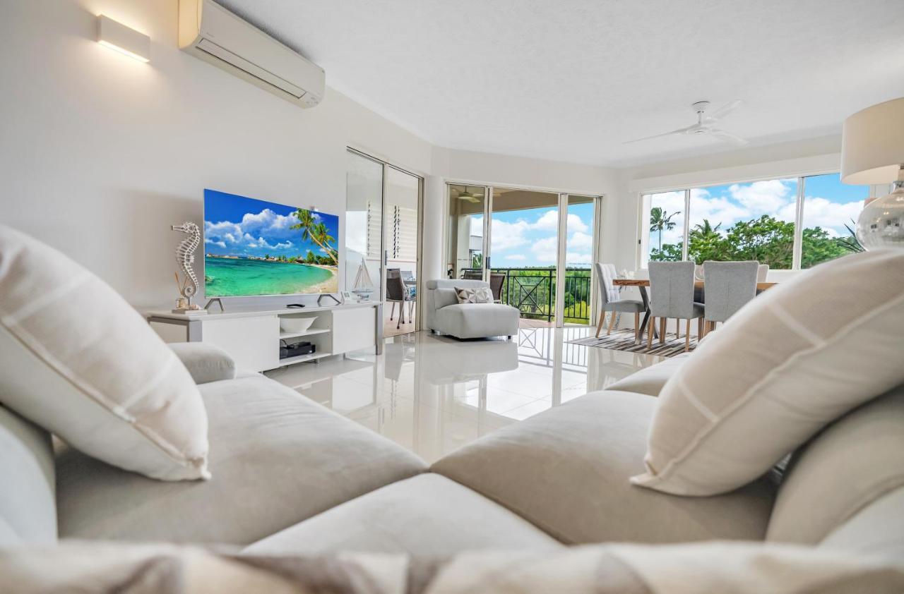 Waterfront - 5 Minutes From Airport Apartment