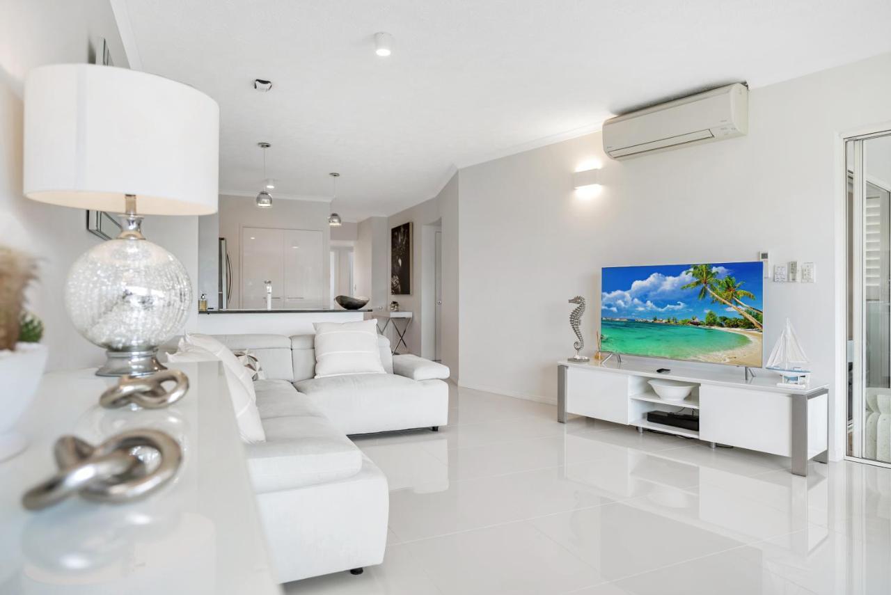 Waterfront - 5 Minutes From Airport Apartment *