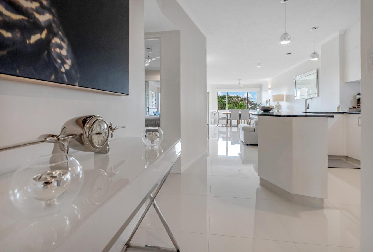 Waterfront - 5 Minutes From Airport Apartment
