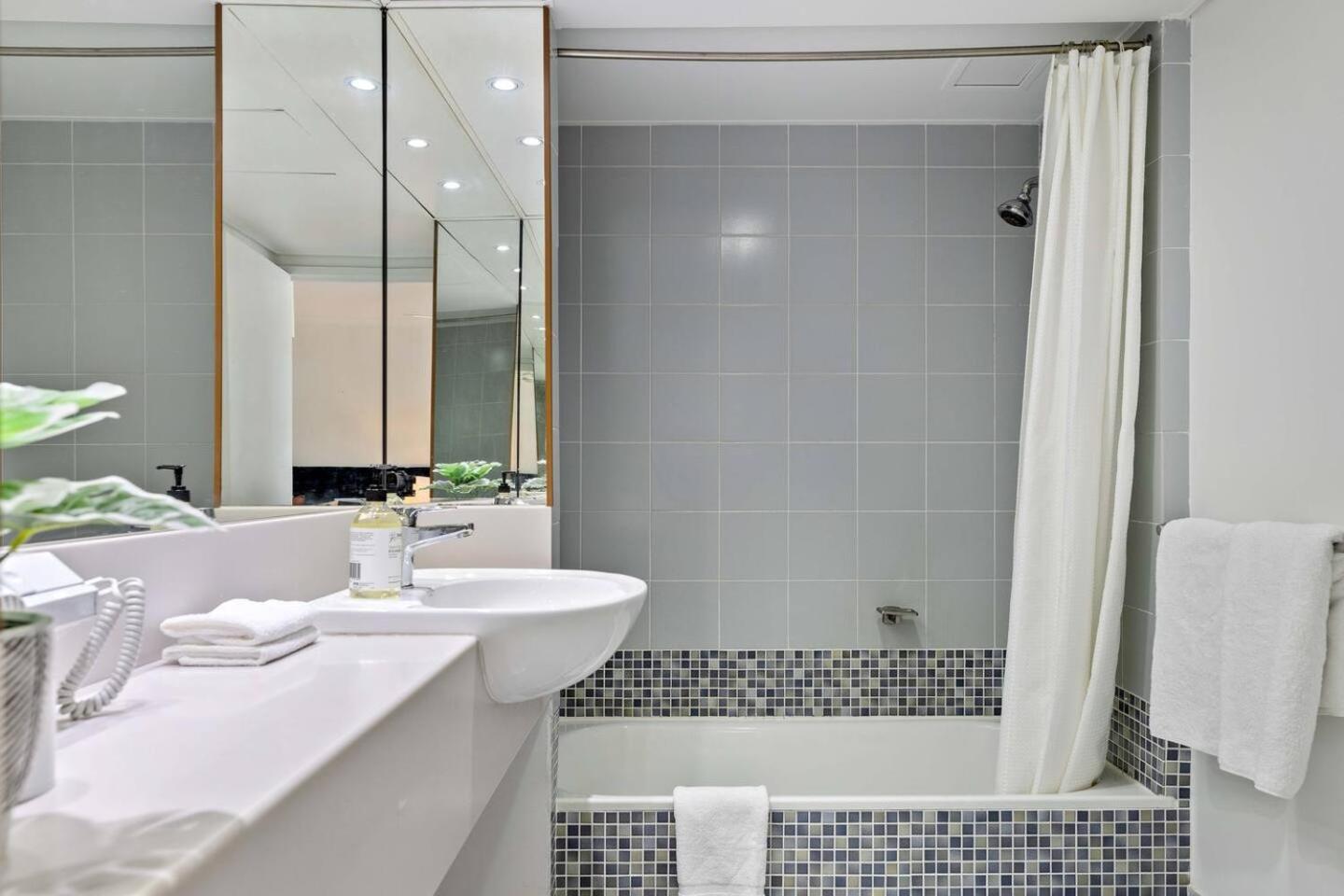 The Abbott—a Sea-swept Esplanade Abode Cairns