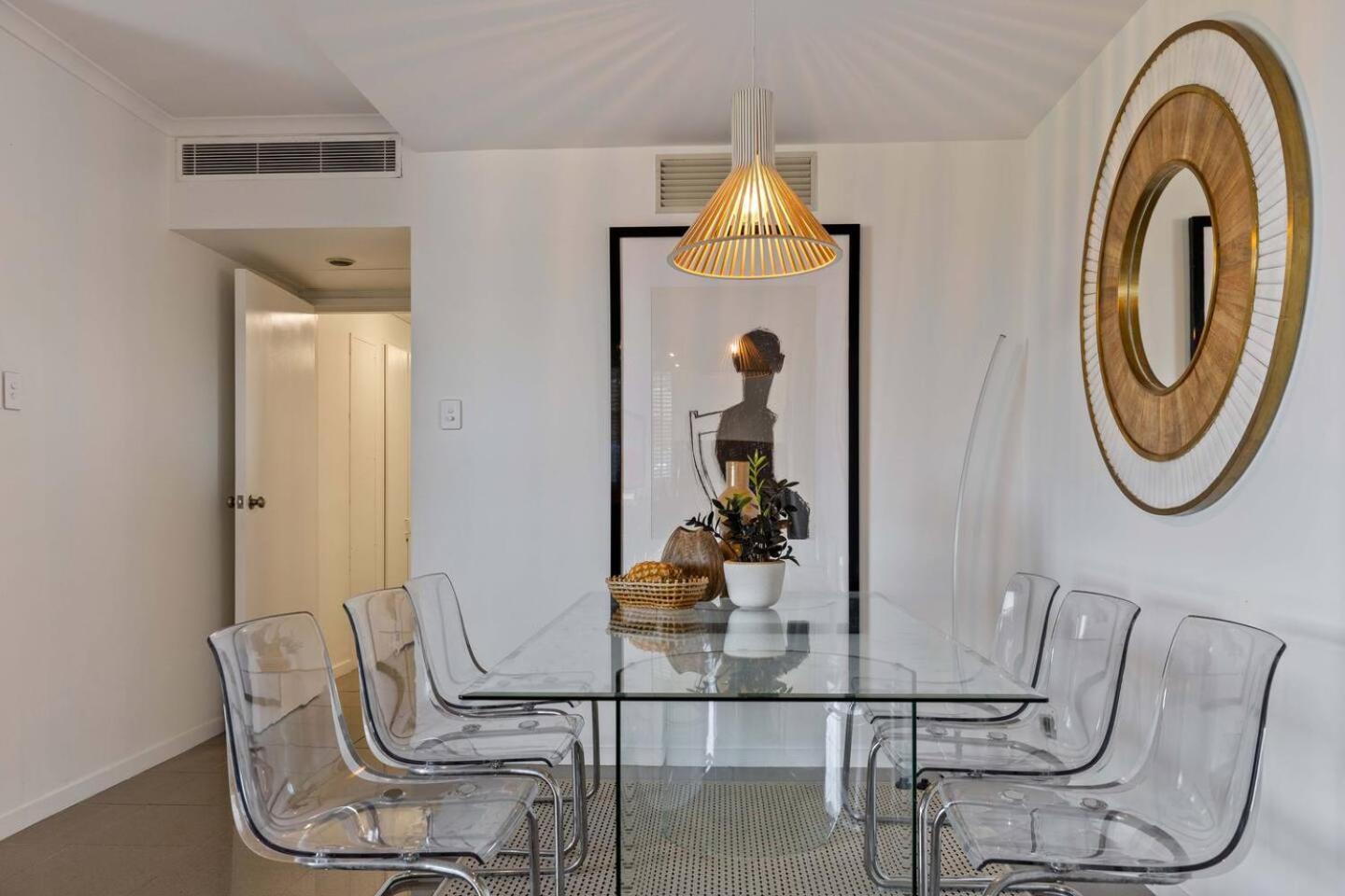 Apartment The Abbott—a Sea-swept Esplanade Abode Cairns