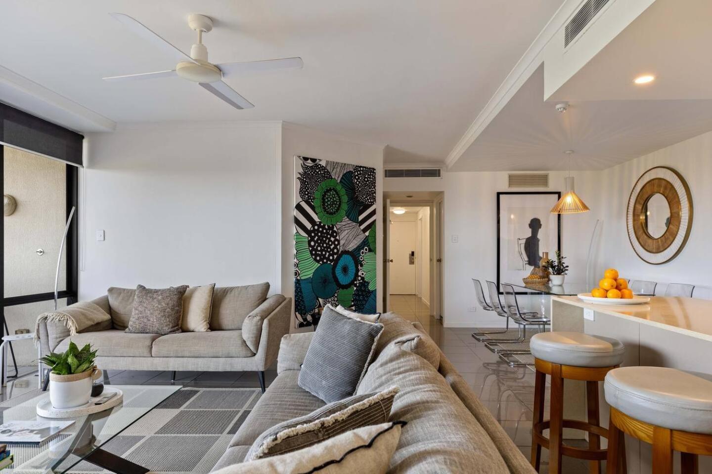 The Abbott—a Sea-swept Esplanade Abode * Cairns