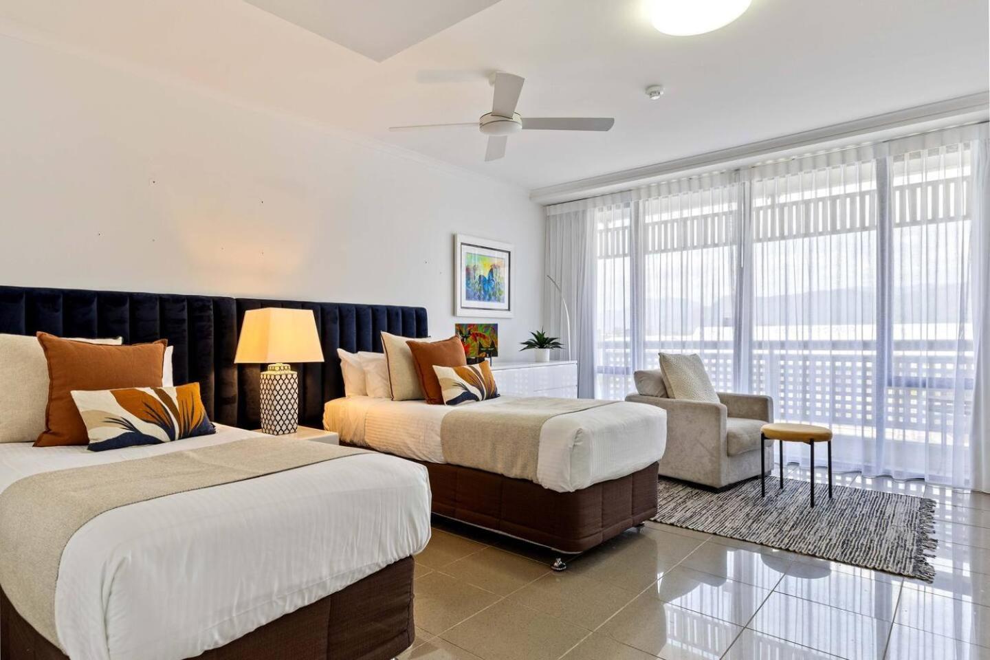 Apartment The Abbott—a Sea-swept Esplanade Abode