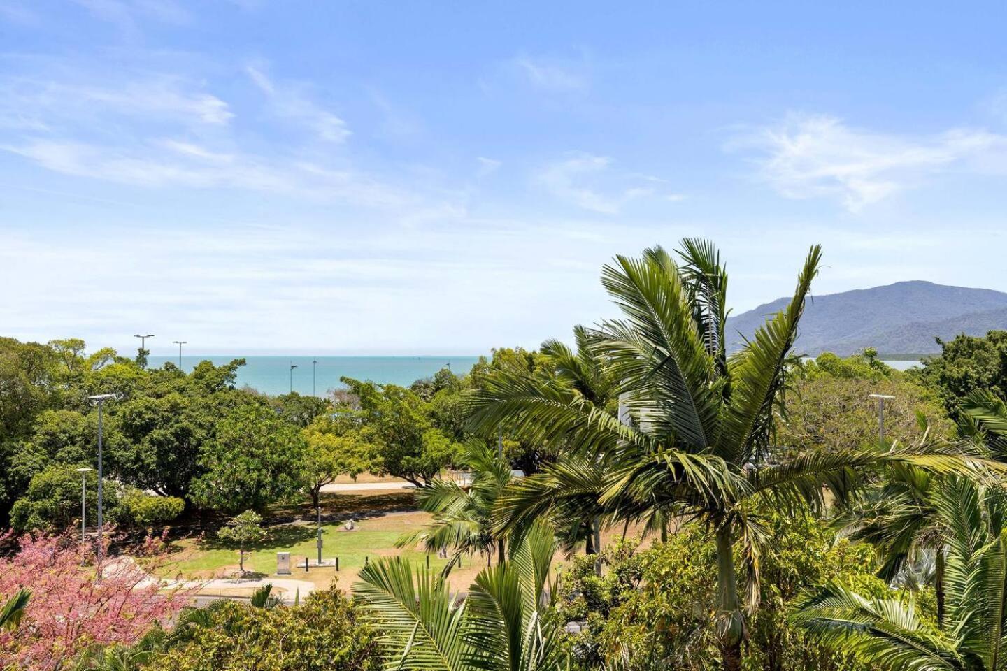 Apartment The Abbott—a Sea-swept Esplanade Abode