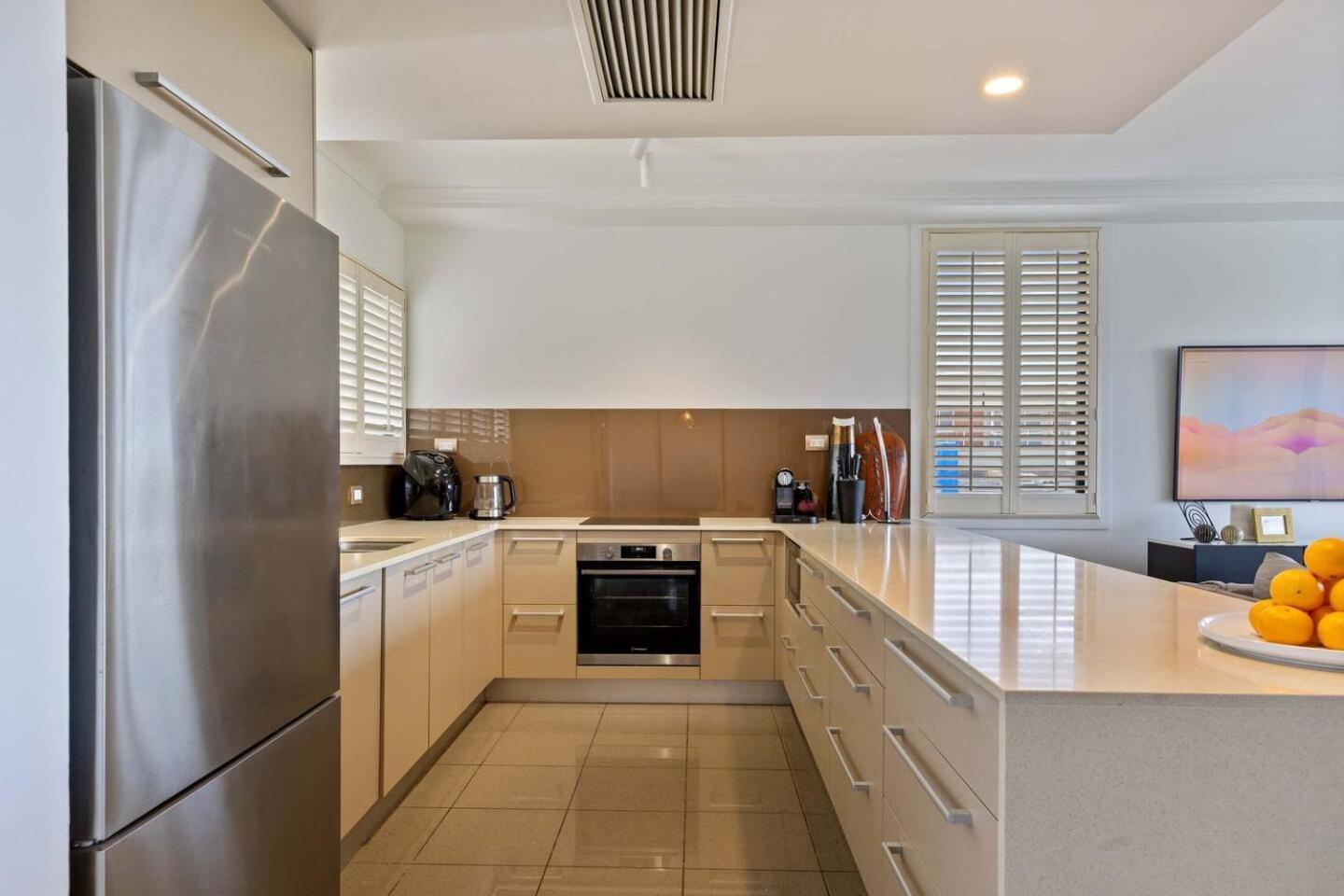 The Abbott—a Sea-swept Esplanade Abode Apartment Cairns