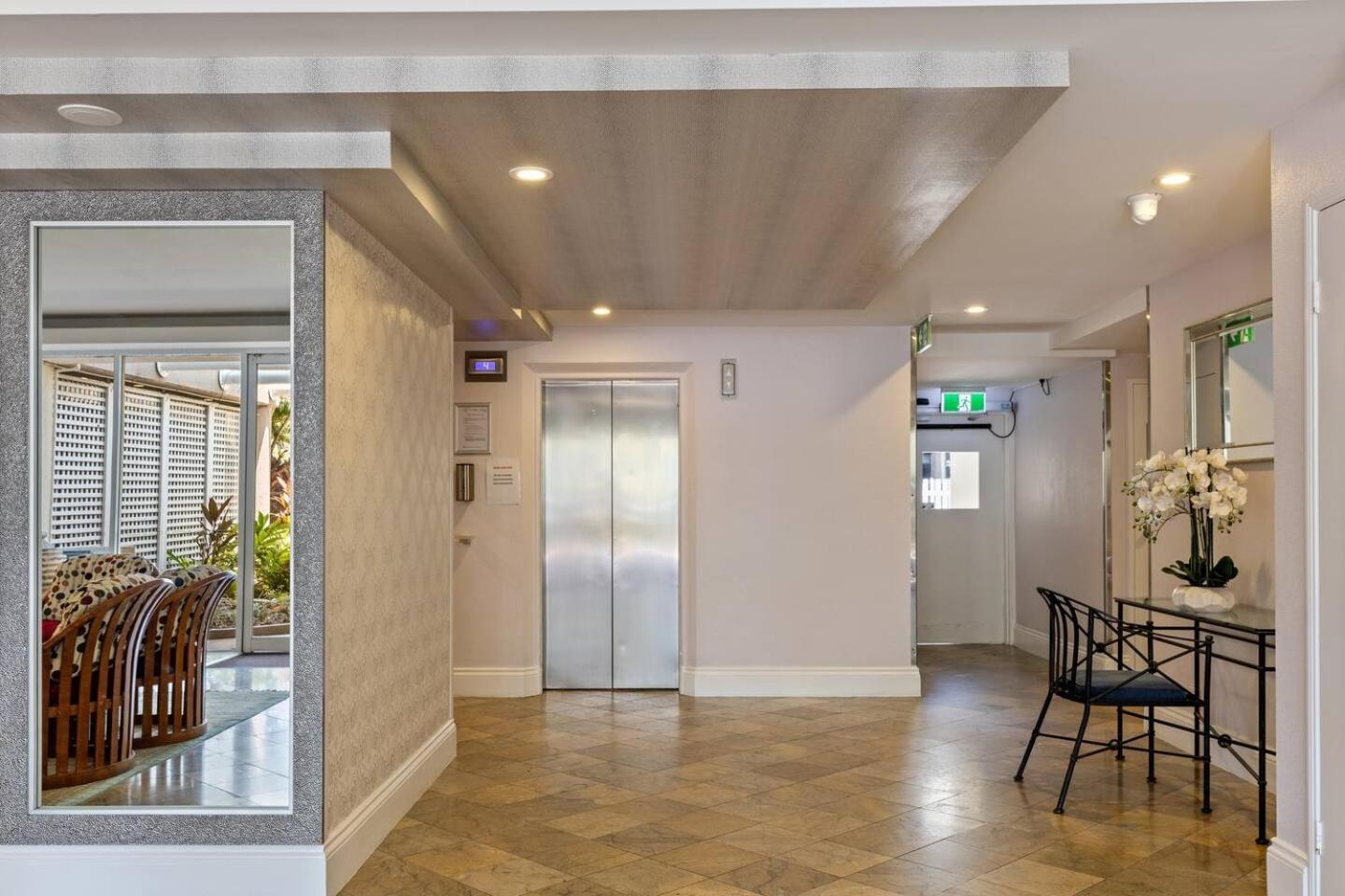 Apartment The Abbott—a Sea-swept Esplanade Abode Cairns