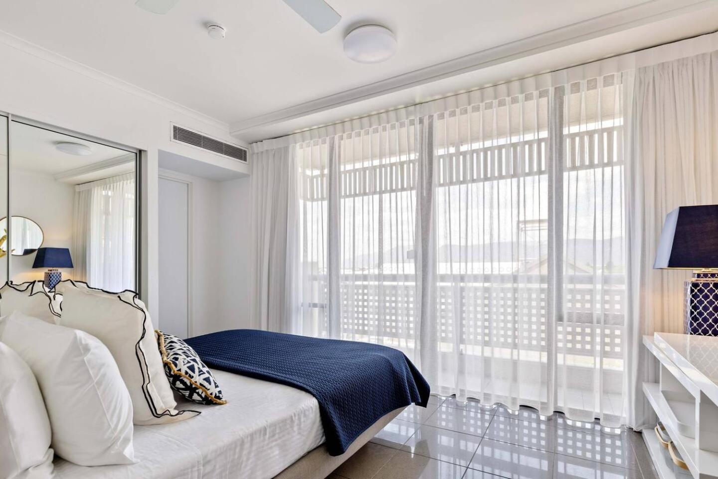 The Abbott—a Sea-swept Esplanade Abode Apartment Cairns