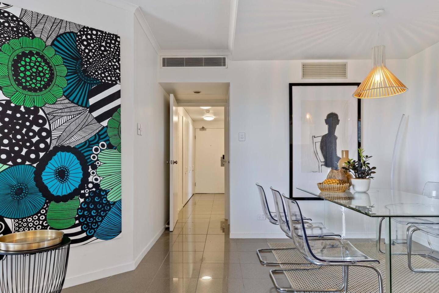 Apartment The Abbott—a Sea-swept Esplanade Abode Cairns