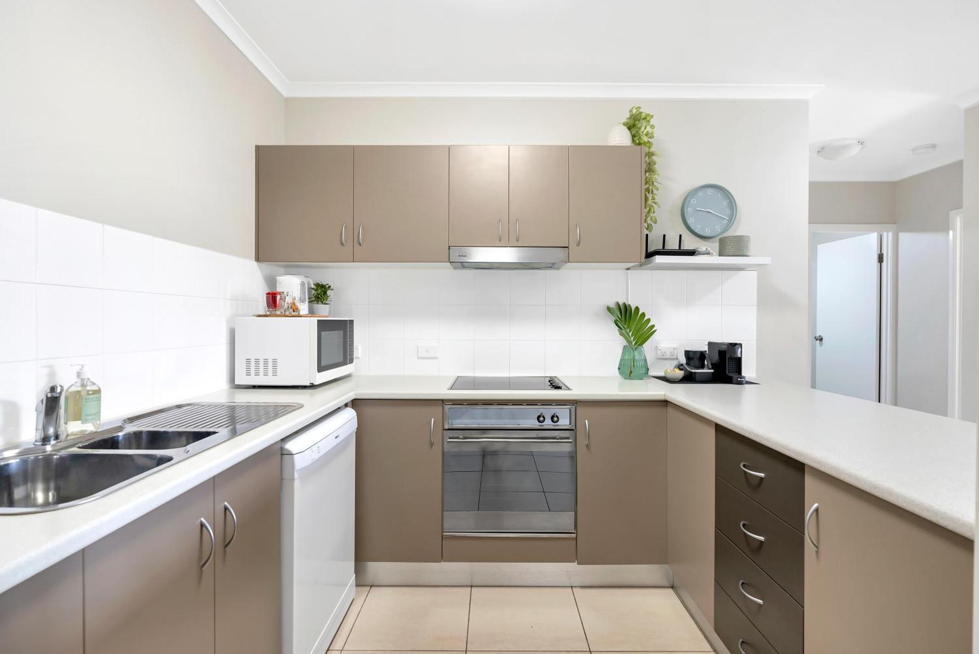 The Edge - Just Steps To Esplanade Frontage Apartment Cairns
