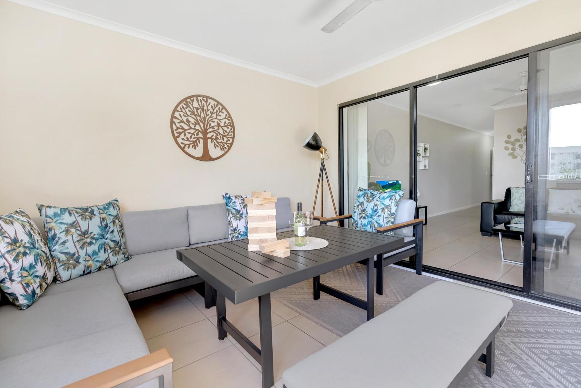 The Edge - Just Steps To Esplanade Frontage *