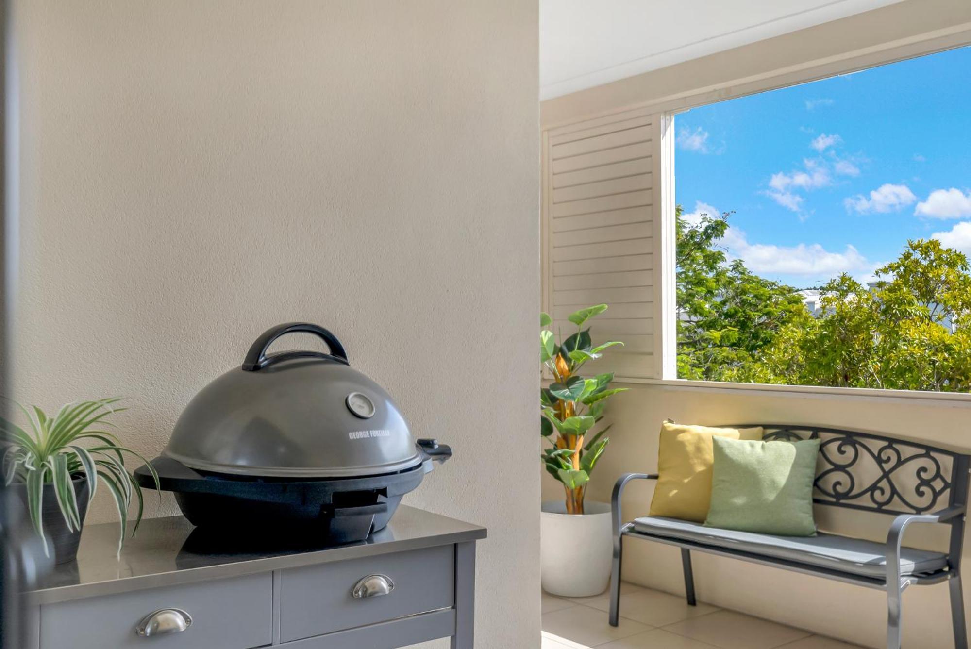 Apartment The Edge - Just Steps To Esplanade Frontage Cairns