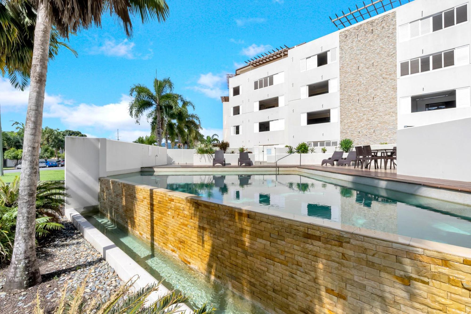 The Edge - Just Steps To Esplanade Frontage *
