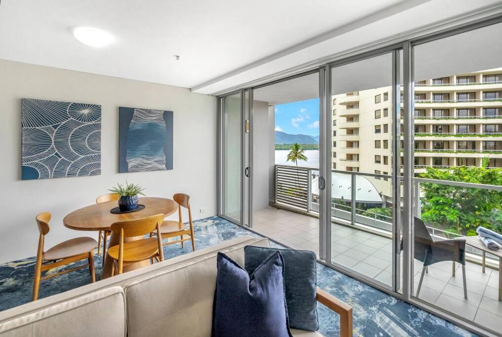 Panoramic Views At Harbour Light On The Waterfront Apartment *
