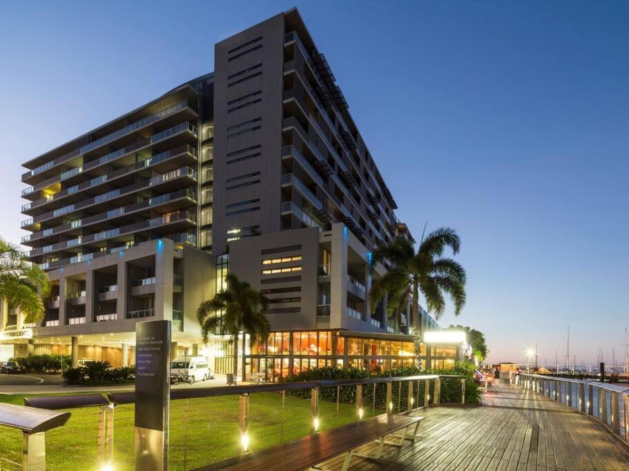 Lovely Waterfront At Harbour Lights Cairns