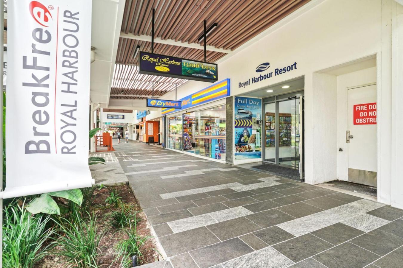 Tropical Tides At Esplanade Cairns