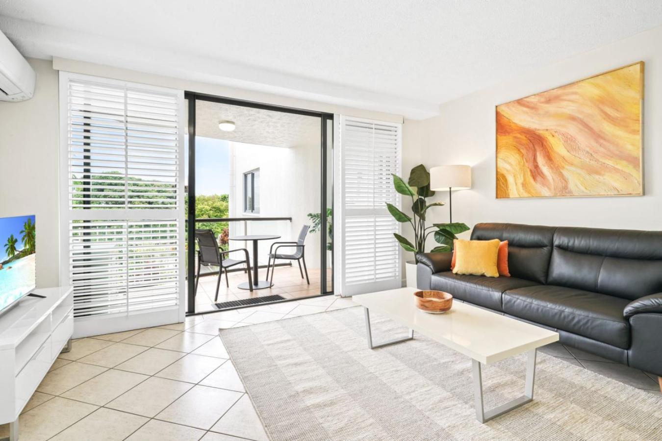 Tropical Tides At Esplanade Apartment *
