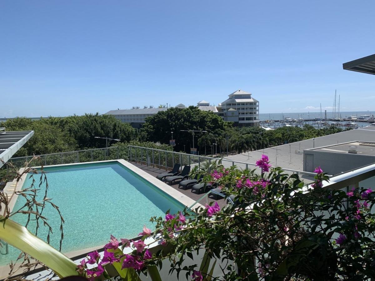 302 Harbour View Apartment *