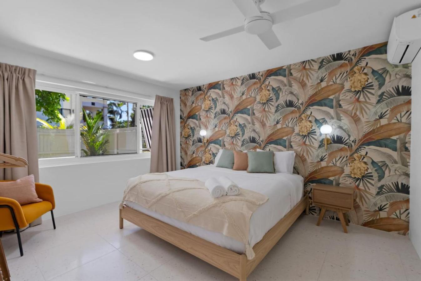 Tropicana Boutique - 1 *