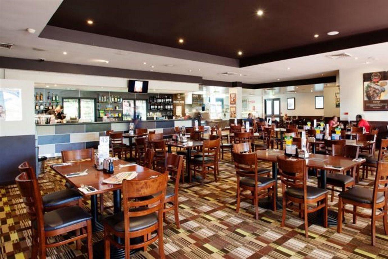 Hotel Nightcap At Edge Hill Tavern Cairns