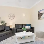 \'The Lakes\' Flexible One Bedroom In North Cairns