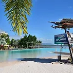 \'The Lakes\' Flexible One Bedroom In North Cairns
