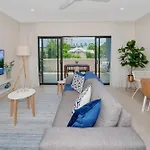 Coastal 2-Bed With Parking & Pool By The Ocean