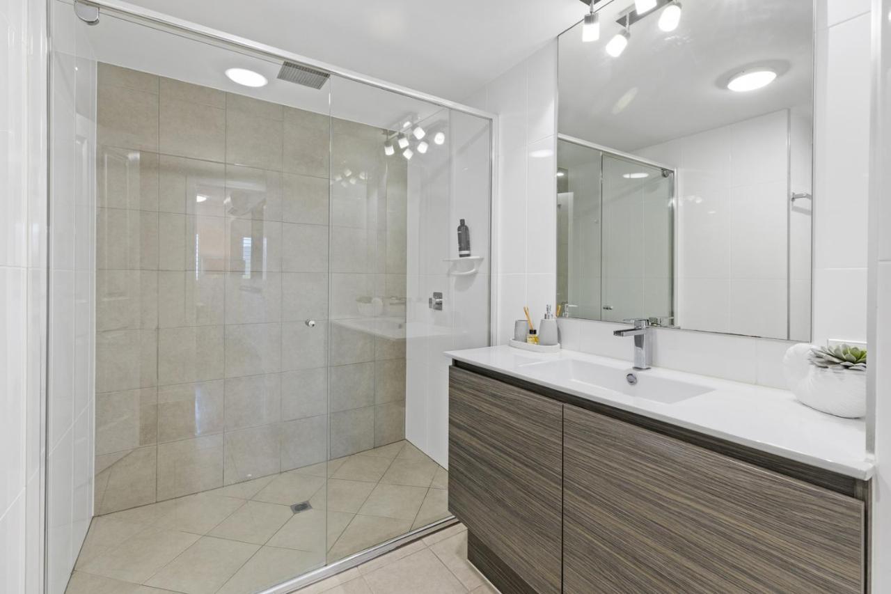 Stunning Coastal 3 Bedroom In Cbd Apartment