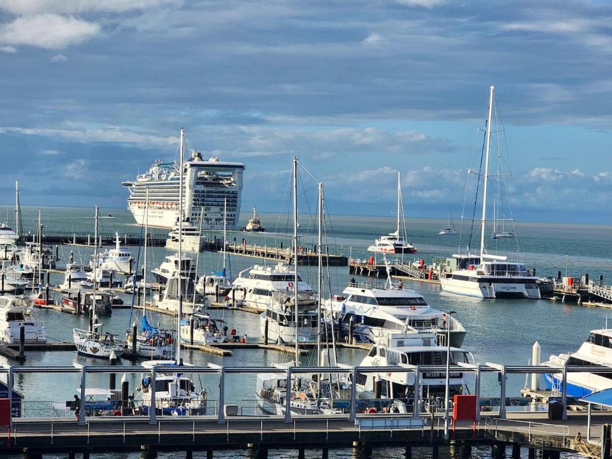 Waterfront Luxury At Harbourlights Cairns
