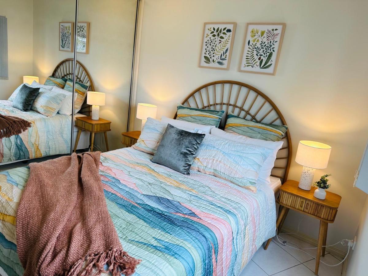 Elegant 3br Esplanade With Pool *