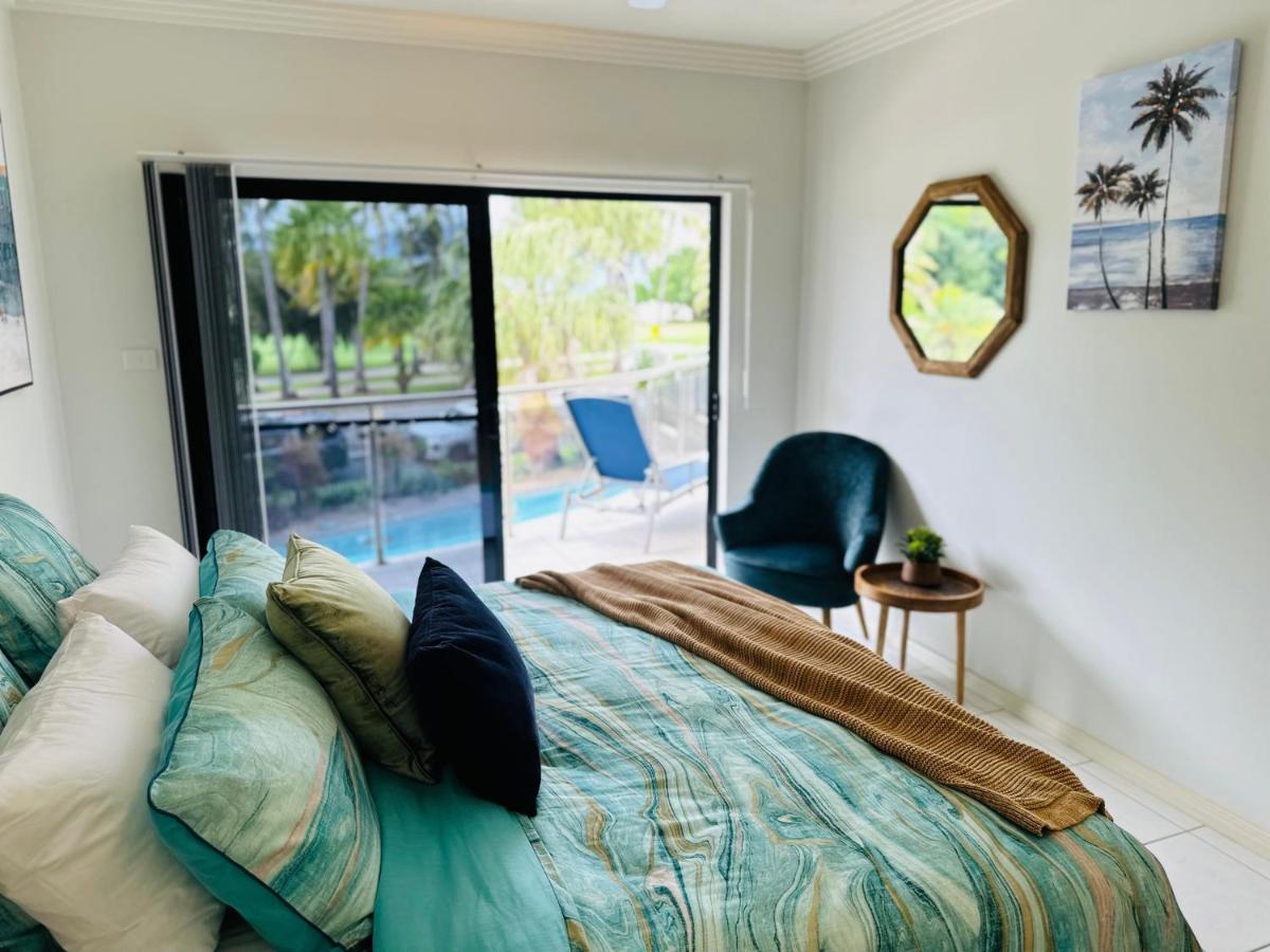Elegant 3br Esplanade With Pool Cairns