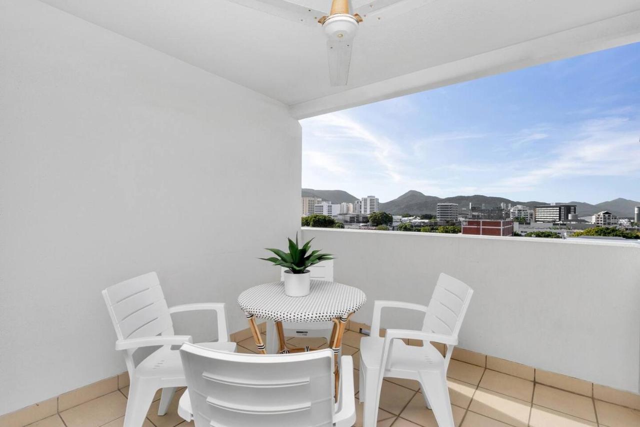 Apartment 'central Plaza' Adjacent With Rooftop Pool Cairns