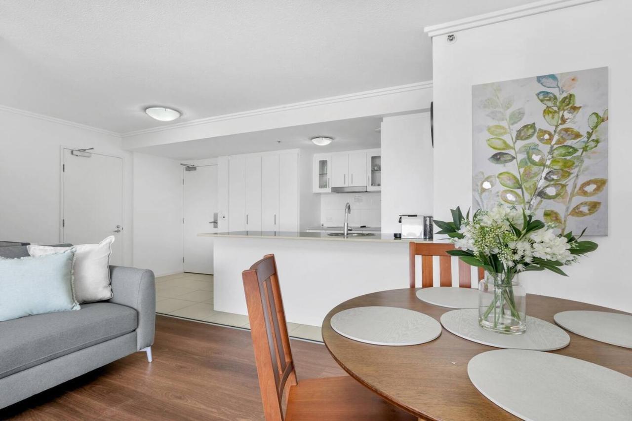 Apartment 'central Plaza' Adjacent With Rooftop Pool Cairns