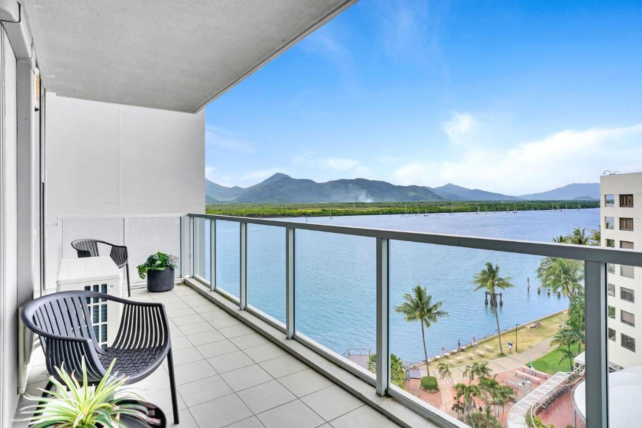 901 Harbour Lights With Ocean Views Apartment Cairns