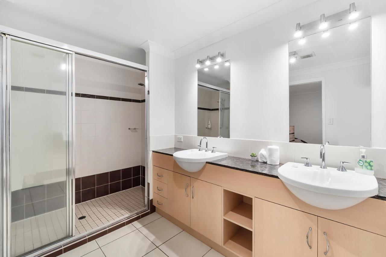 Spacious 3 Bedroom Townhouse In *