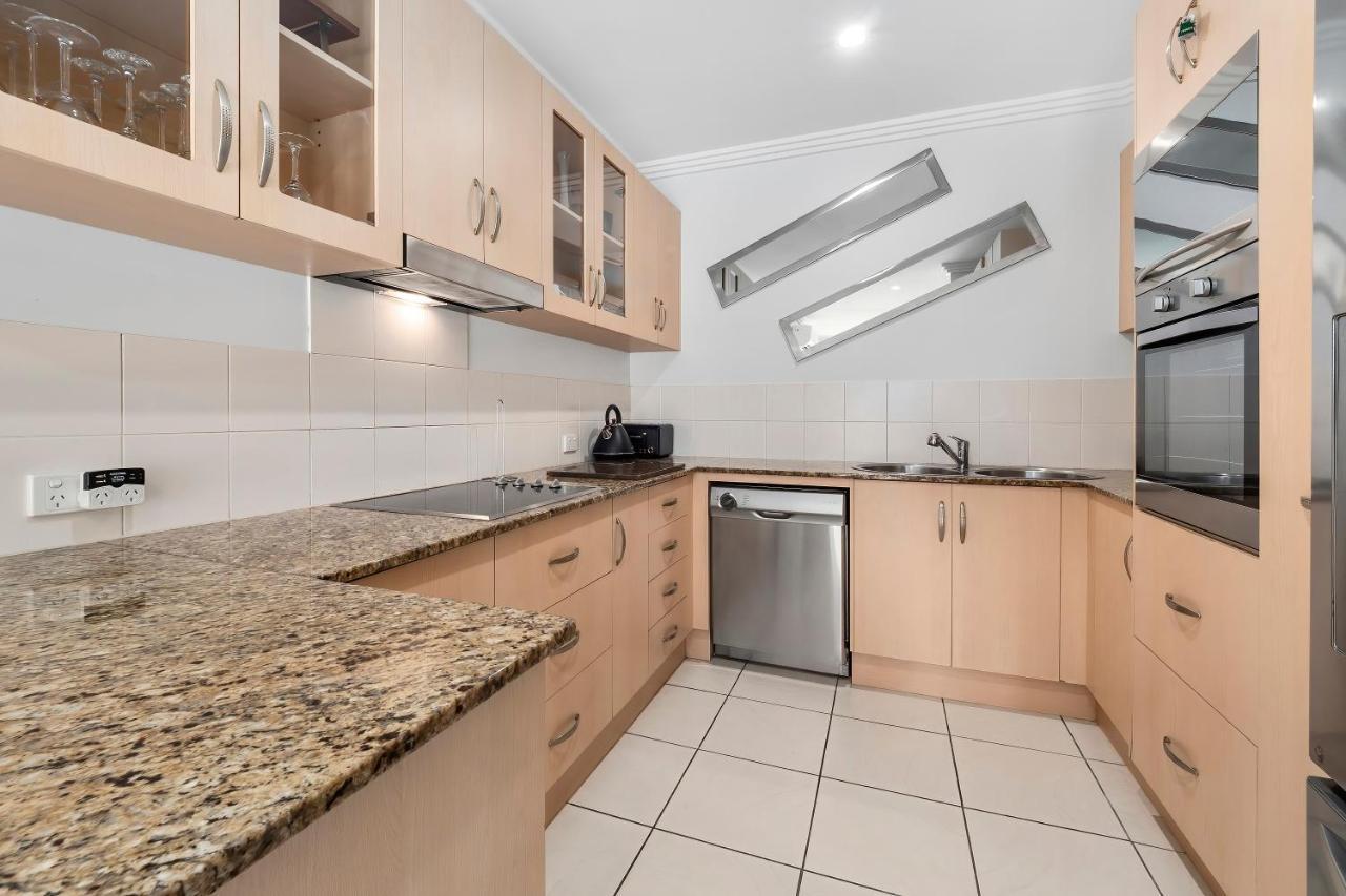 Spacious 3 Bedroom Townhouse In Apartment