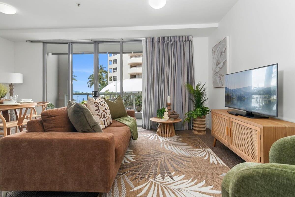 Lux Retreat - Sauna Pool & Prime Location Apartment Cairns