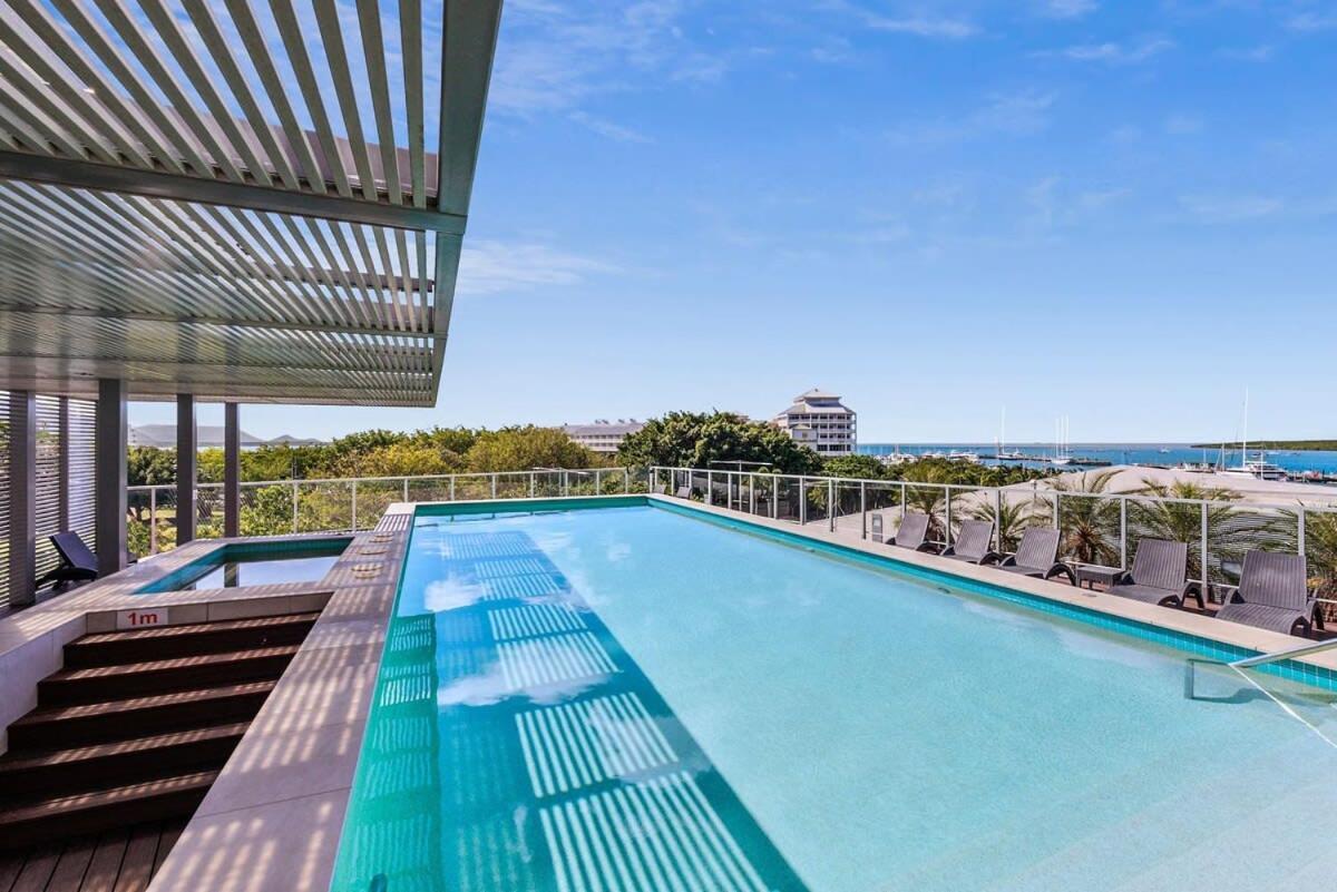 Lux Retreat - Sauna Pool & Prime Location Apartment *