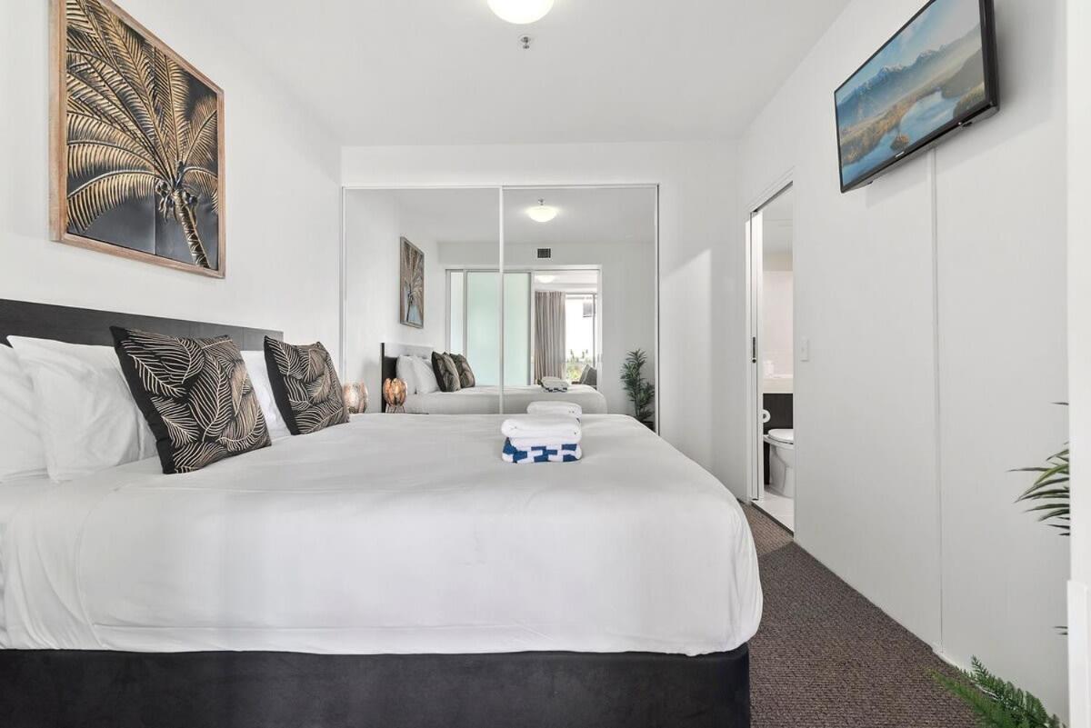 Lux Retreat - Sauna Pool & Prime Location *