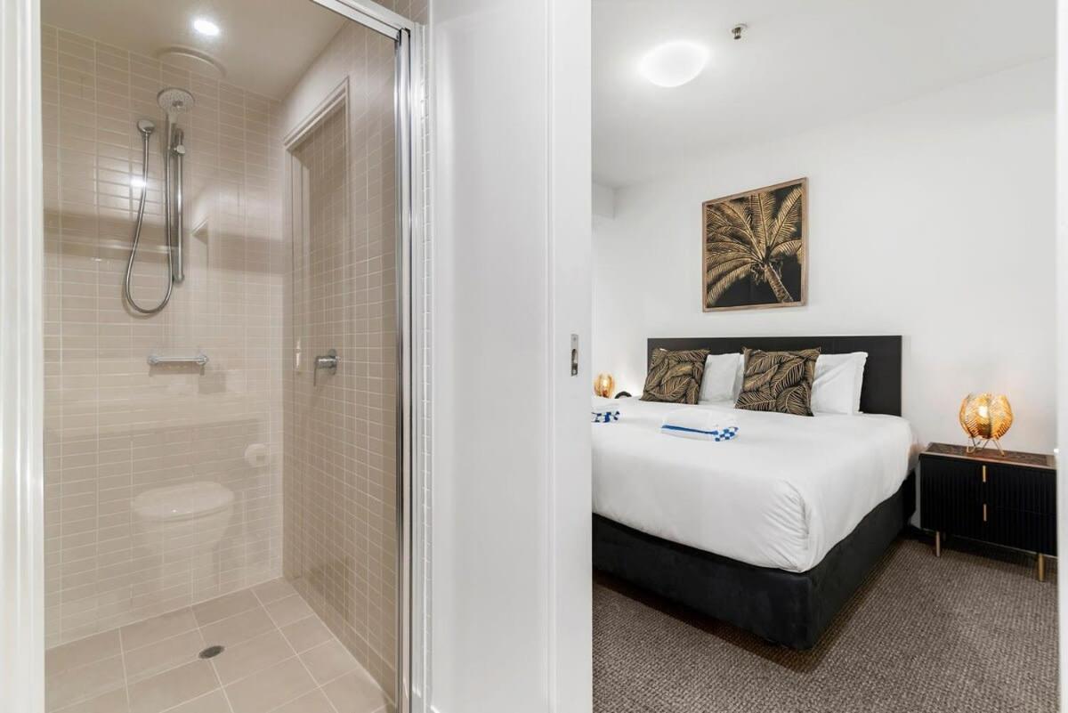 Lux Retreat - Sauna Pool & Prime Location Apartment *