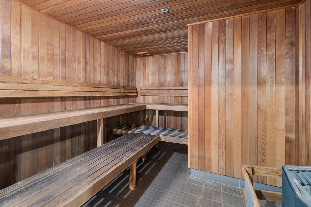Lux Retreat - Sauna Pool & Prime Location Apartment