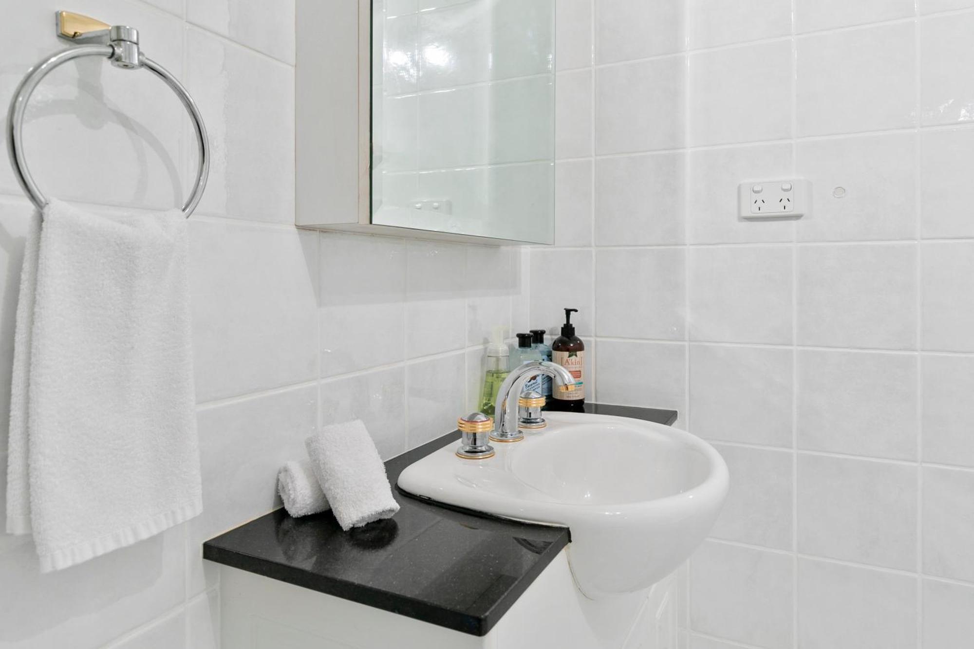 Apartment Elegant 3br Esplanade With Pool *