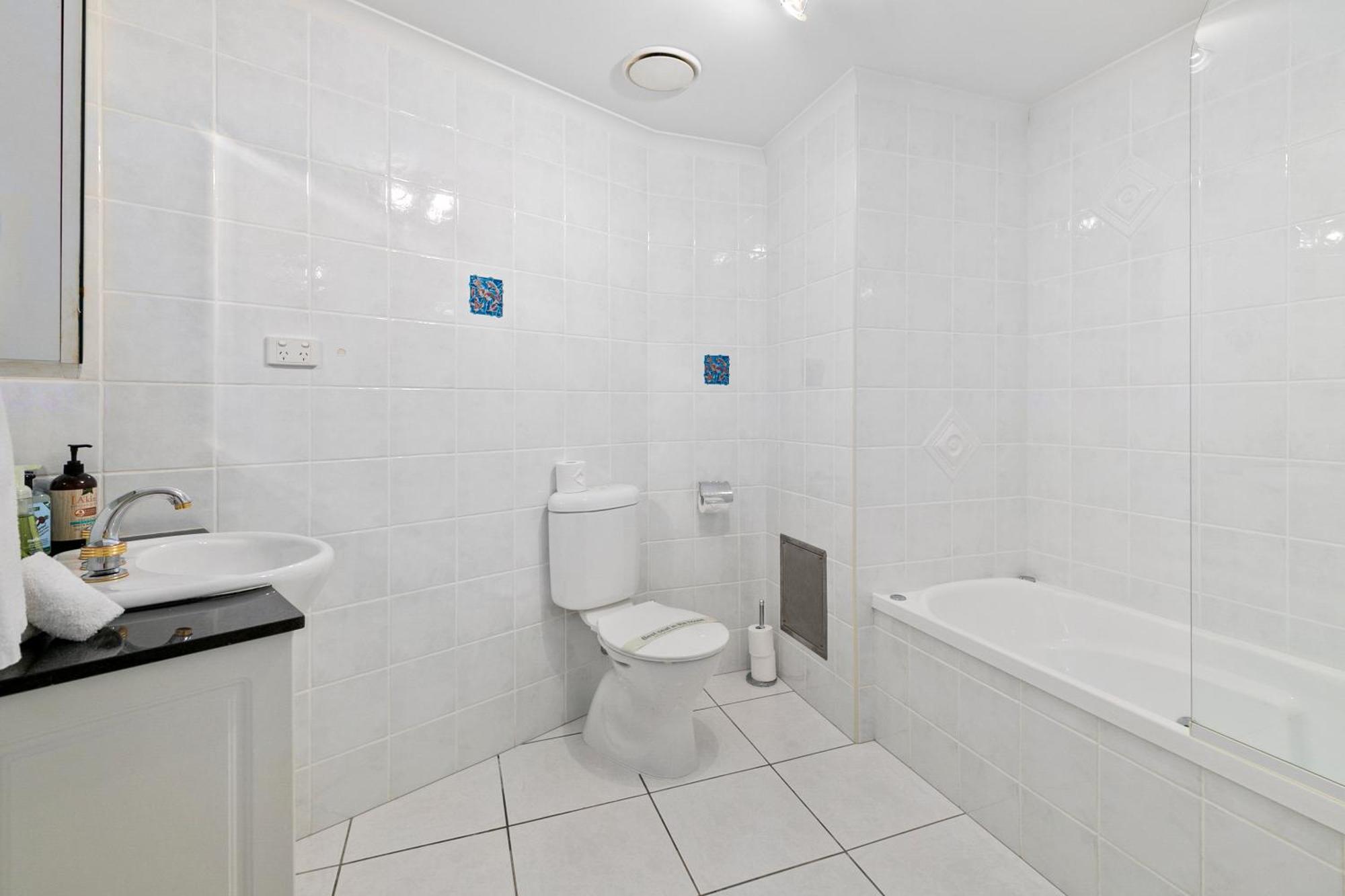 Elegant 3br Esplanade With Pool