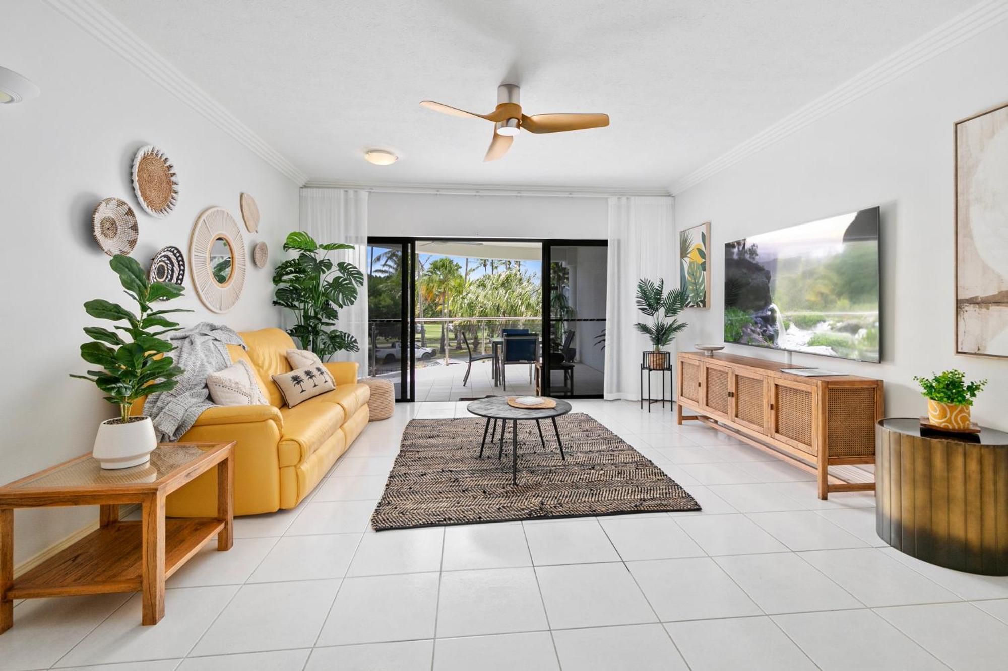 Elegant 3br Esplanade With Pool Cairns