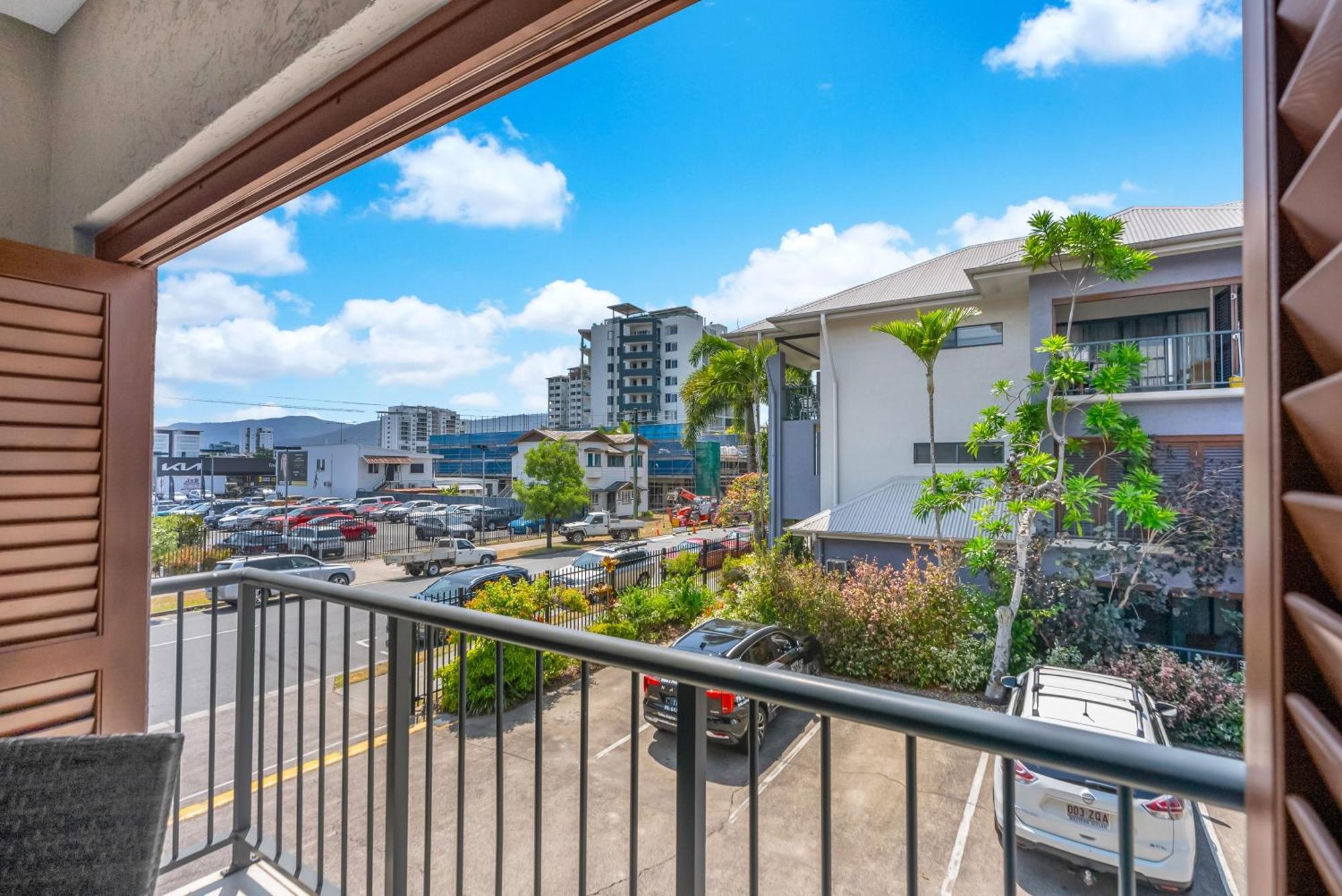 'southern Cross Experience' Resort-style Living Apartment Cairns